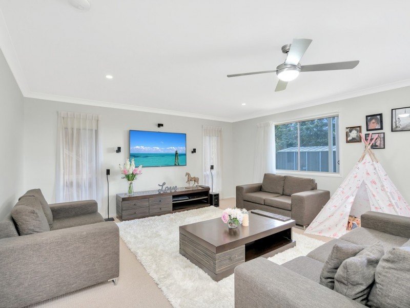 9 Spikes Court, Arundel QLD 4214