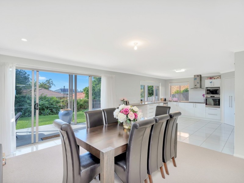 9 Spikes Court, Arundel QLD 4214