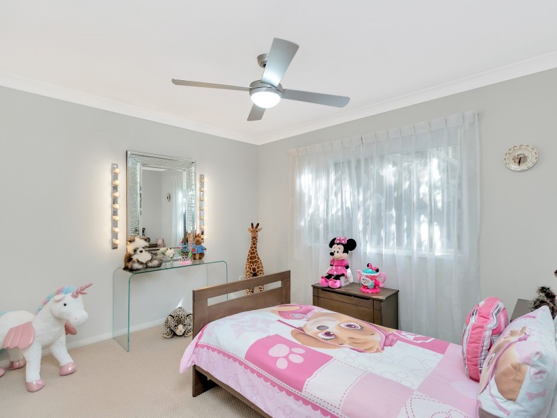 9 Spikes Court, Arundel QLD 4214