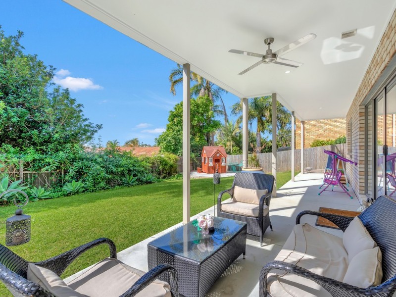 9 Spikes Court, Arundel QLD 4214