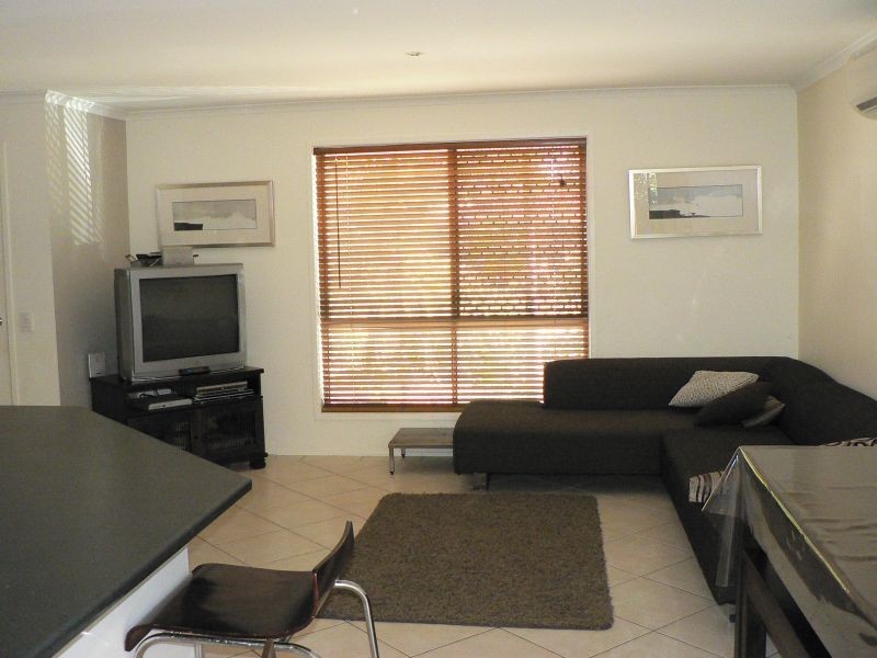 48 Silvabank Drive, Varsity Lakes QLD 4227