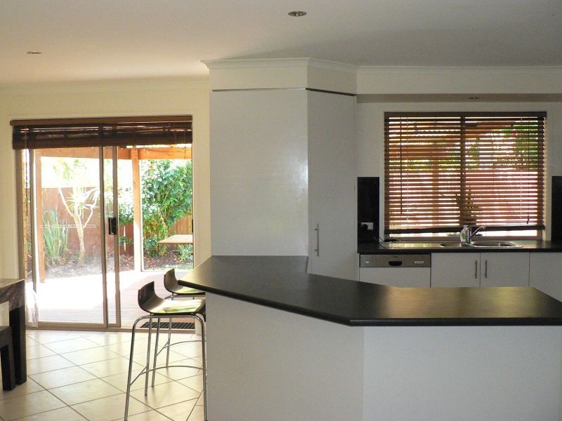 48 Silvabank Drive, Varsity Lakes QLD 4227