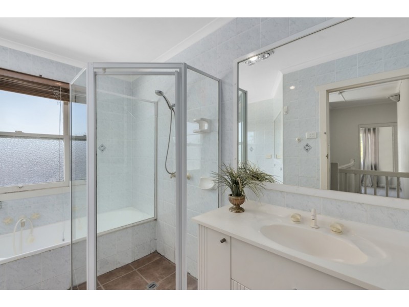 3 Schneider Avenue, Labrador QLD 4215