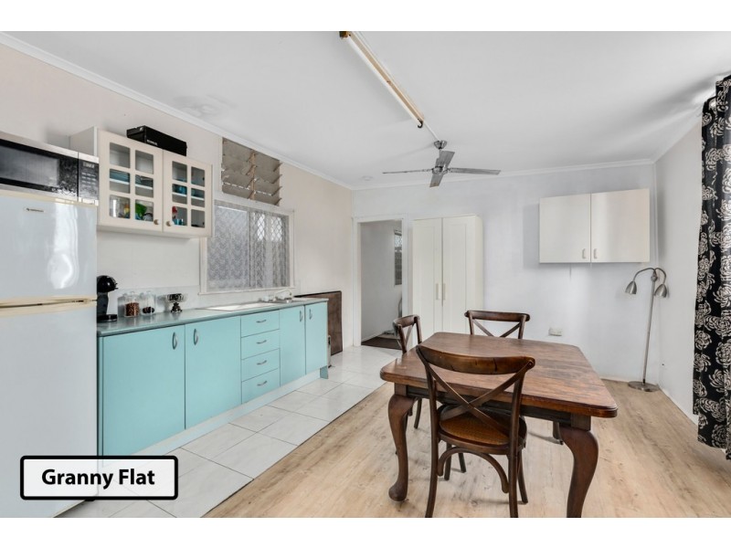 3 Schneider Avenue, Labrador QLD 4215