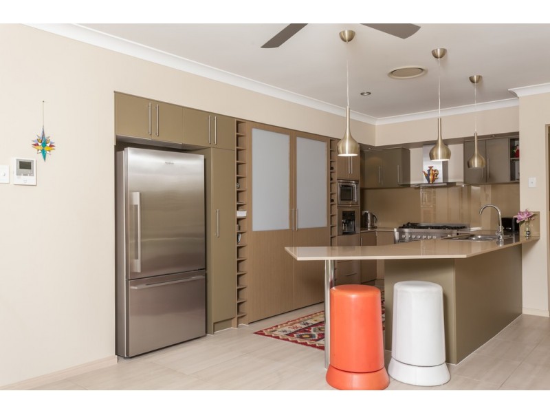 15 Meadow Court, Maudsland QLD 4210