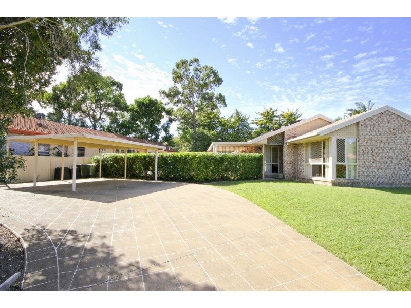 8 Beaconsfield Drive, Burleigh Waters QLD 4220