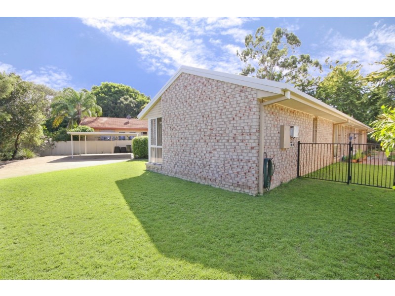 8 Beaconsfield Drive, Burleigh Waters QLD 4220