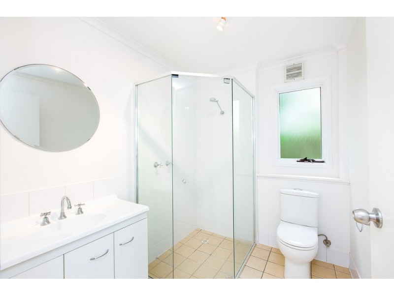 24 Meron Street, Southport QLD 4215