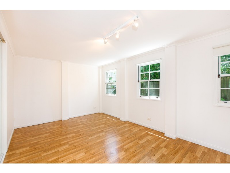 24 Meron Street, Southport QLD 4215