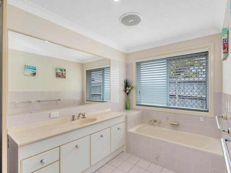 7 Elsemore Court, Carrara QLD 4211