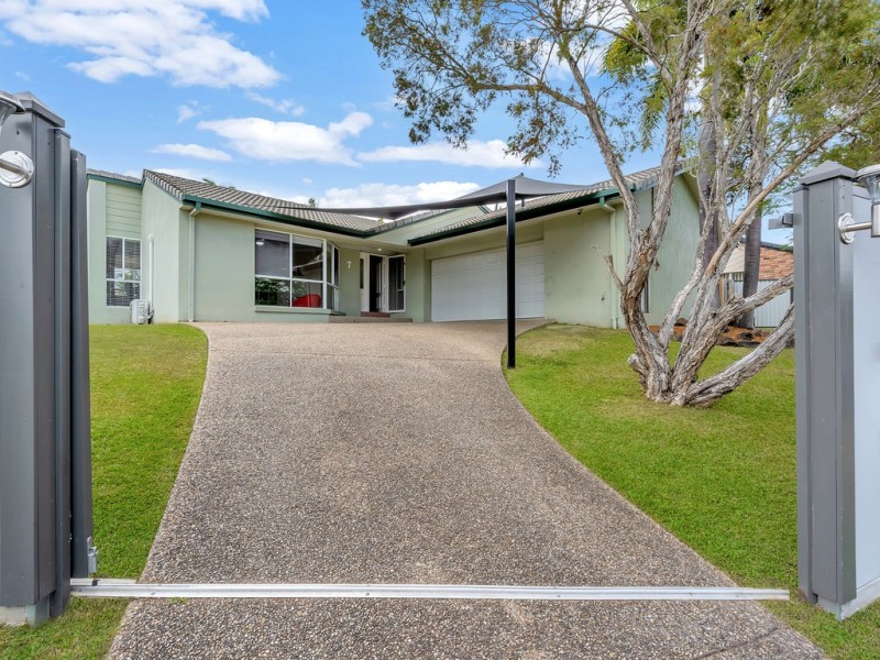 7 Elsemore Court, Carrara QLD 4211
