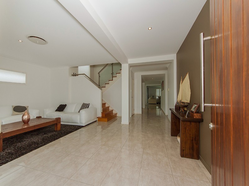 12 Southaven Drive, River LInks, Helensvale QLD 4212