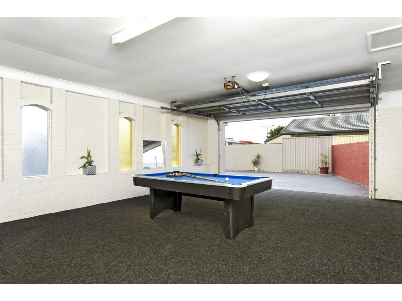 84 Markeri Street, Mermaid Waters QLD 4218