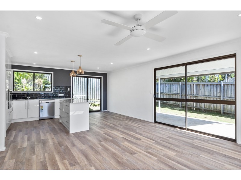 7 Meadow Brook Crescent, Merrimac QLD 4226