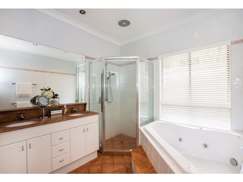 24 Uplands Court, Tallai QLD 4213