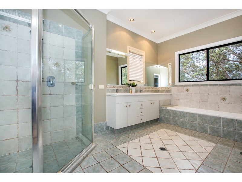 24 Uplands Court, Tallai QLD 4213