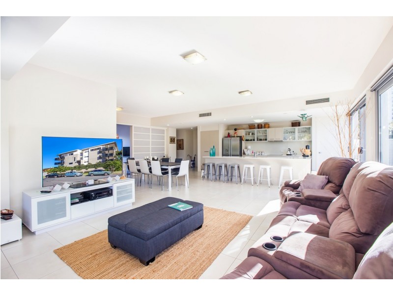 2/10 Imperial Parade, Labrador QLD 4215