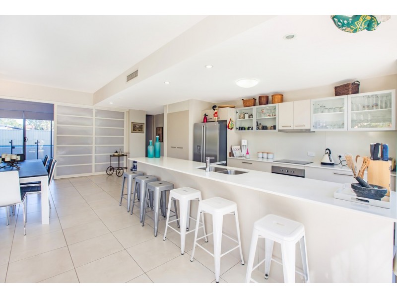 2/10 Imperial Parade, Labrador QLD 4215