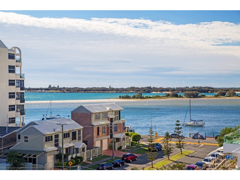 2/10 Imperial Parade, Labrador QLD 4215