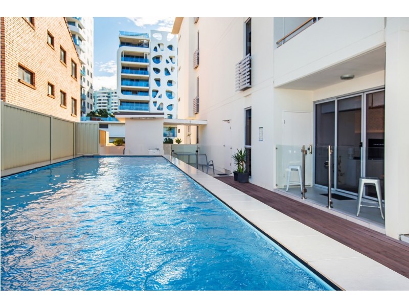 2/10 Imperial Parade, Labrador QLD 4215