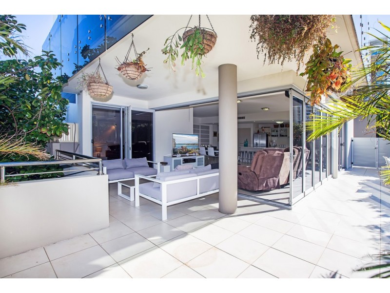 2/10 Imperial Parade, Labrador QLD 4215