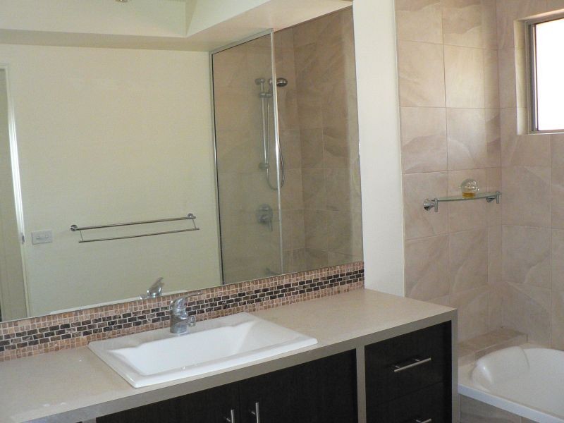 48 Silvabank Drive, Varsity Lakes QLD 4227