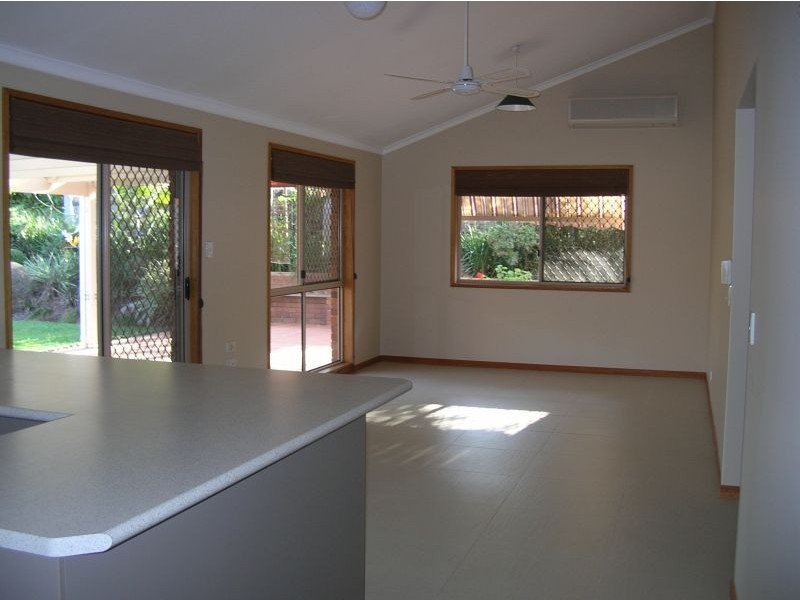 27 Bradstone Road, Carrara QLD 4211