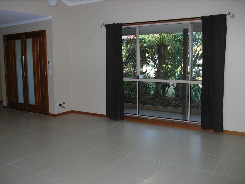 27 Bradstone Road, Carrara QLD 4211