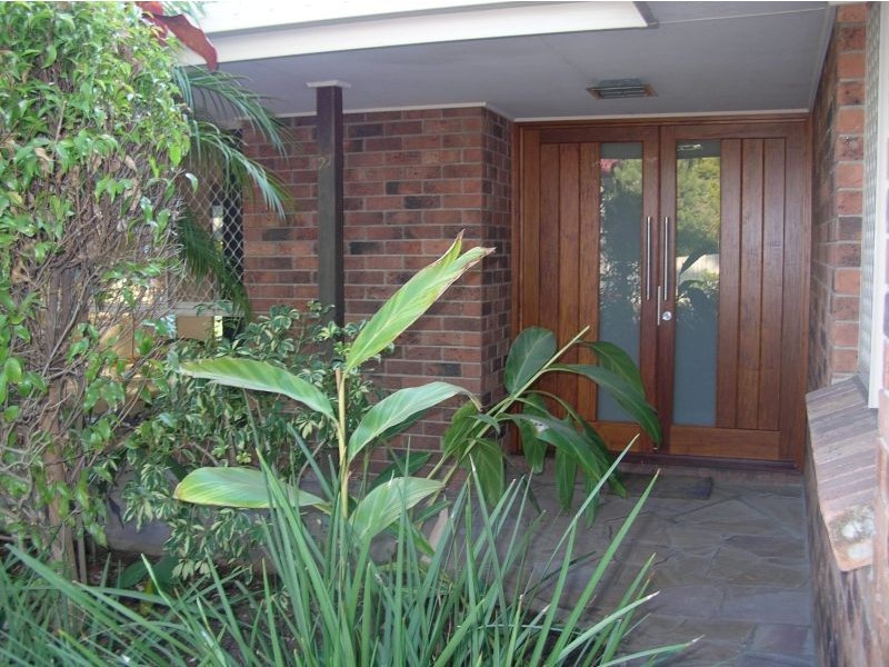 27 Bradstone Road, Carrara QLD 4211