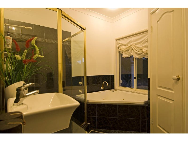 63 Broadoak Court, Bonogin QLD 4213