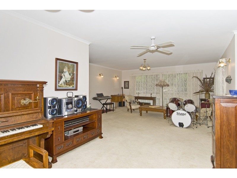 63 Wallaby Drive, Mudgeeraba QLD 4213
