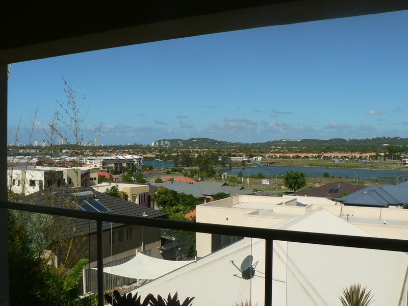 16 Blue Ridge Cres, Varsity Lakes QLD 4227