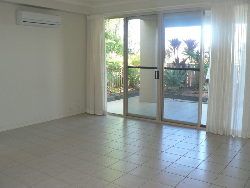 16 Blue Ridge Cres, Varsity Lakes QLD 4227