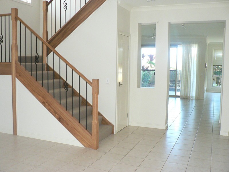 16 Blue Ridge Cres, Varsity Lakes QLD 4227