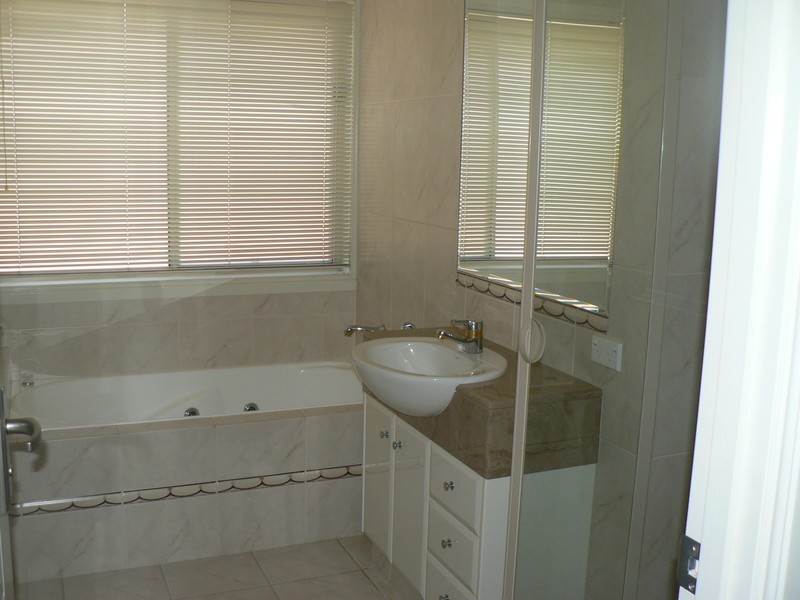 16 Blue Ridge Cres, Varsity Lakes QLD 4227