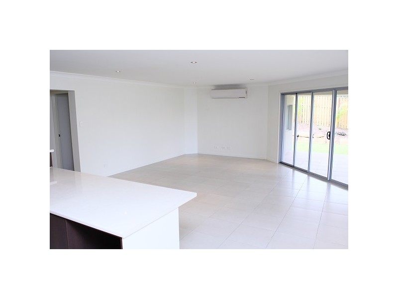 7 Jackaroo Crescent, Gilston QLD 4211