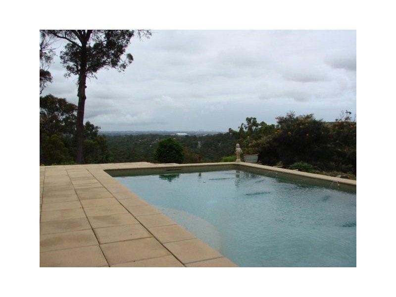 10 Roxby Court, Bonogin QLD 4213