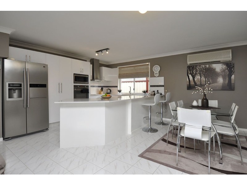 16 Bendigo Crescent, Tallai QLD 4213