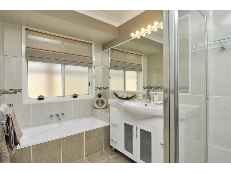 16 Bendigo Crescent, Tallai QLD 4213