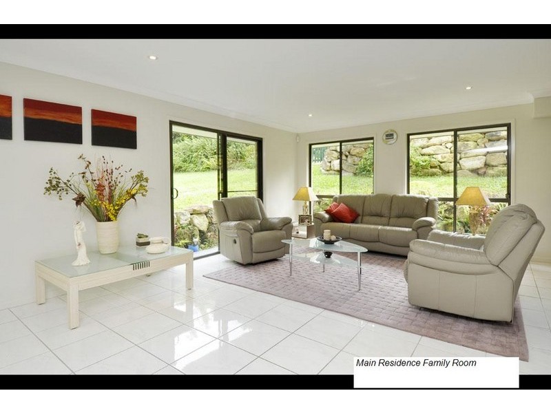 8 Branch Crescent, Reedy Creek QLD 4227