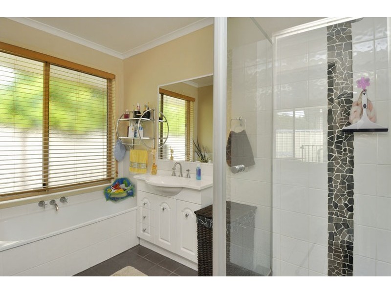 33 Petherbridge Avenue, Merrimac QLD 4226