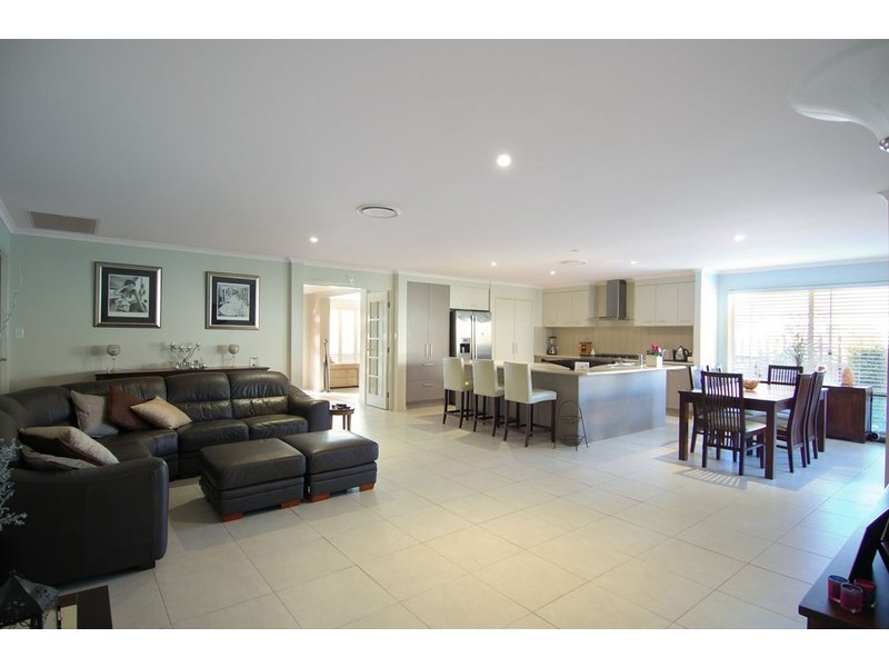 74 Clover Hill Drive, Mudgeeraba QLD 4213