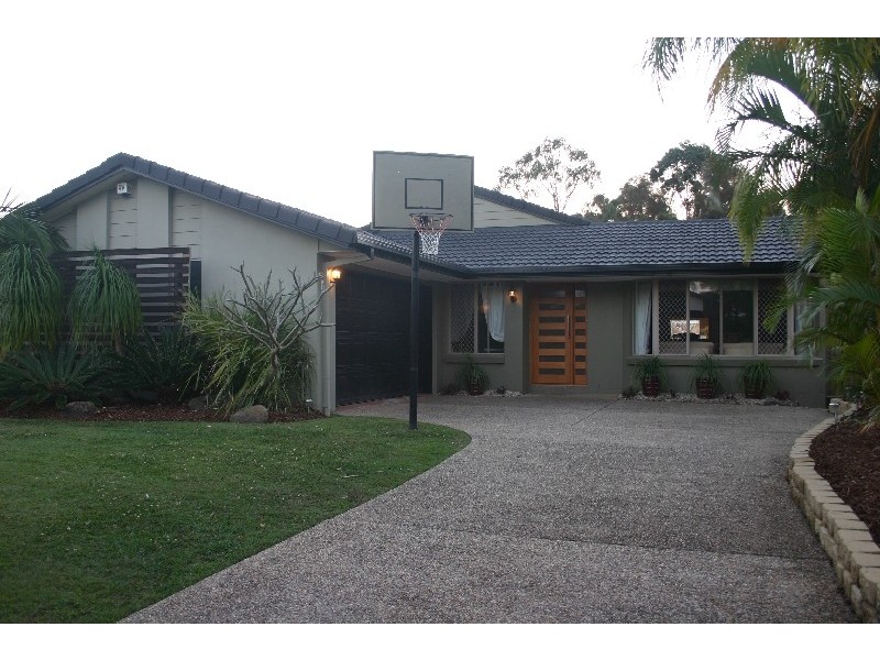 4 Strathmore Court, Robina QLD 4226