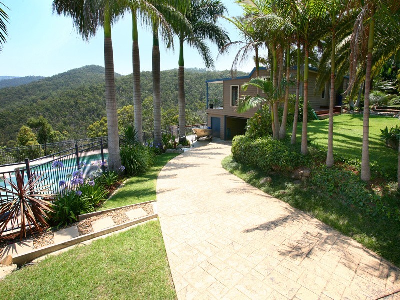 52 Saunders Drive, Bonogin QLD 4213