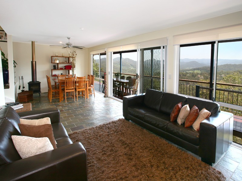 52 Saunders Drive, Bonogin QLD 4213