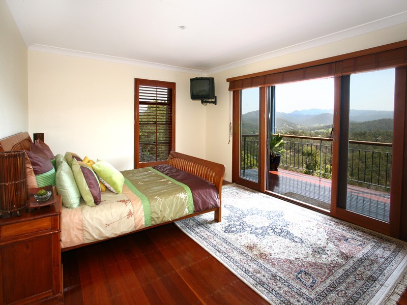 52 Saunders Drive, Bonogin QLD 4213