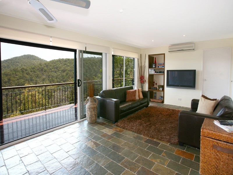 52 Saunders Drive, Bonogin QLD 4213