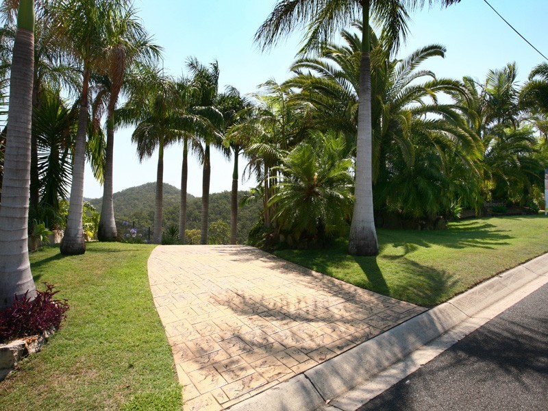 52 Saunders Drive, Bonogin QLD 4213