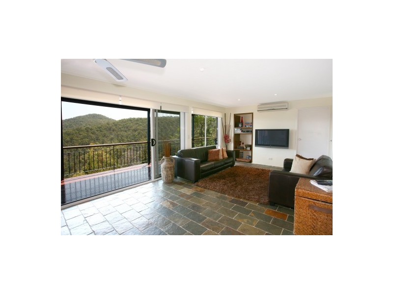 52 Saunders Drive, Bonogin QLD 4213