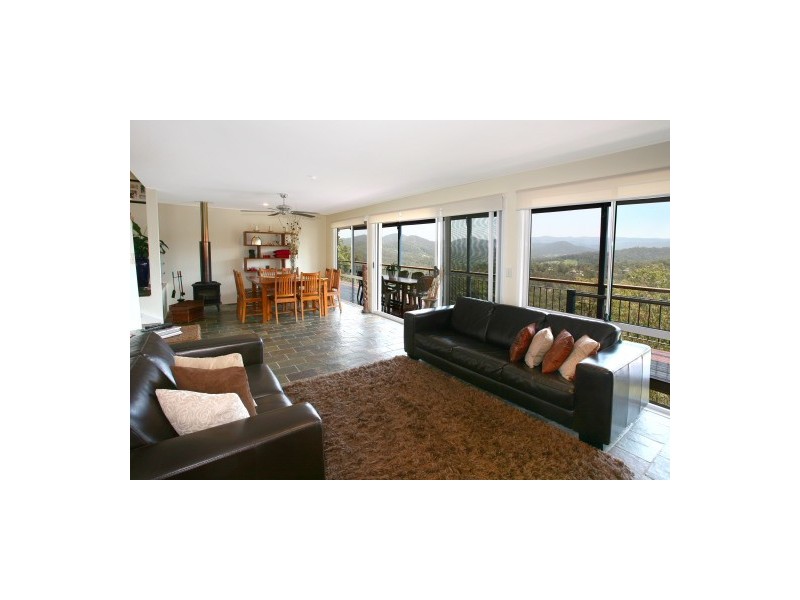 52 Saunders Drive, Bonogin QLD 4213